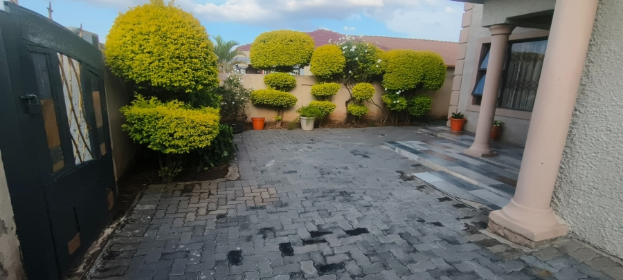 4 Bedroom Property for Sale in Tlhabane West North West